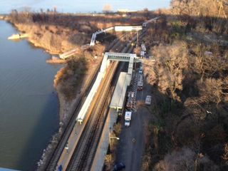 Illustration for article titled Metro North train derails in the Bronx